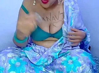 sangeeta's hindi dirty talk makes auntie wet 🔥😈