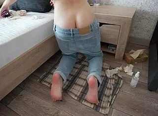 Voyeur Spies Brunette Teen Cleaning Big Ass Crack