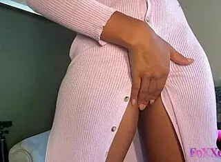 Sultry jenna foxx toys with her vibrator
