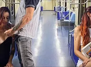 pervertido goza nos peitos da passageira de onibus em publico