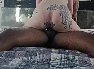 ganhei boquete duplo e elas gosaram no meu pau depois de gozar dentro a morena chupou a porra toda