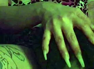 Fuschia leopard s5 features juicy milf licking pussy