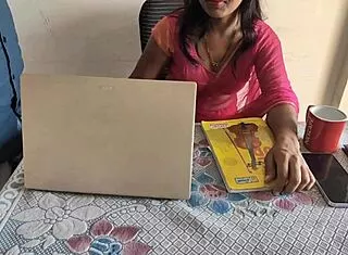 desi indian bhabhi was working in office when i fucked her hard
