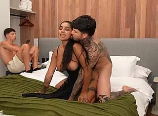 mi mujer me pone los cuernos con yasmina khan