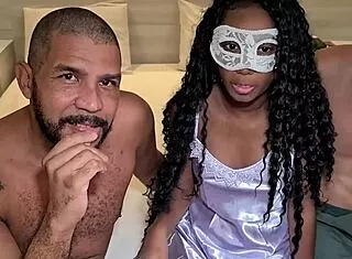 Primeira vez no porno da novinha de 19 anos fez um trio