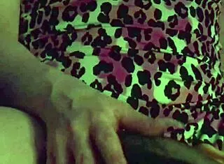 Fuschia leopard s5 features juicy milf licking pussy
