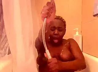 steam curves and no distractions in wet shower