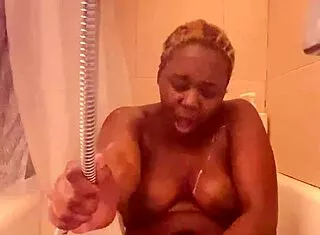 steam curves and no distractions in wet shower