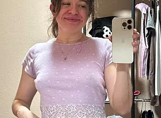 Sexy latin shows off her body at the gym