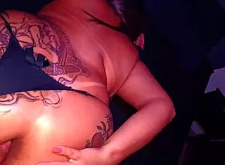 fodendo o cuzinho da gostosa safada