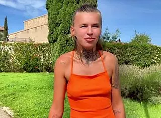 Melanie belle blonde veut du sexe brutal