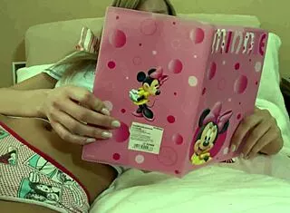 olivia stretches her tight pussy with thick pink dildo 😩