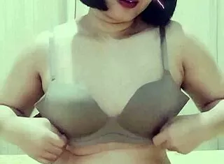 indonesian milf wants cum on her face today