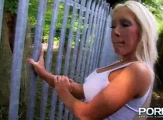 pornxn big tits blonde lexi ryder pissing outdoors