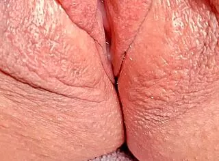 maturemons keen for cock watch my big meaty pussy lips pouting