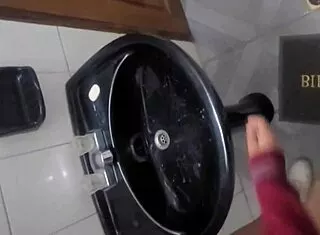 la colegiala mexicana se la coge en el baño