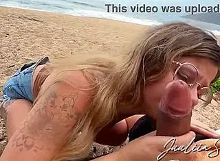 foi o maior pau que eu ja vi na vida ele me fez mamar na praia e quase nos viram