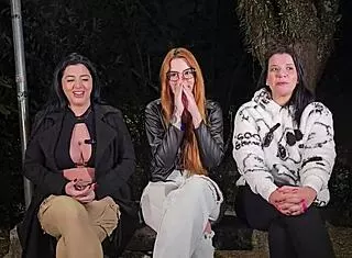 Fomos para a praça do mirante e fizemos uma bugunça deliciosa muitos machos sedentos para fuder e nós querendo putaria
