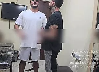 fazendeiro gets strong shoulder massage turning into office handjob