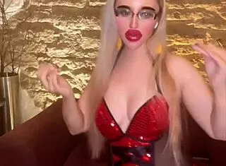 soy la diosa dancing with glasses on