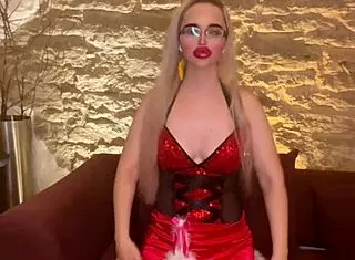 soy la diosa dancing with glasses on