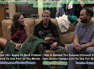 Стани доктор Тампа с бременна сестра Нова Маверик на 9 месеца в болнични ръкавици