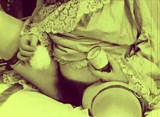 Vintage pussy beaver in antique porn 😍