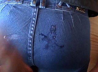 Stesønn støter lidenskapelig enorm kuk inn i latinakvinne sin store rumpe