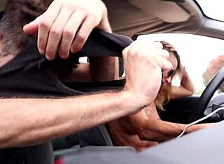 Autista Nudista Mi Ha Caricato Facendo Autostop... Scopata All'Aperto Selvaggia e Pazza Ugh