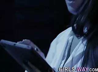 watch these blondes scissoring in a hot threesome