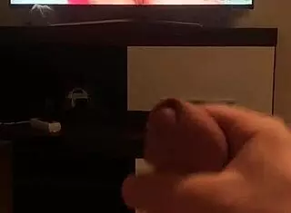 I give Victoria June a handjob till she cummed on my pussy