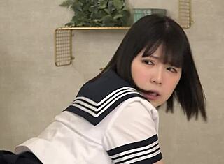 Eerste massage maakt gevoelige tiener 18+ lichaam nat deel 3