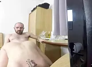 i'm fuckin pamelayjesus while watchin tv and she moans so loud with her cunt exposed