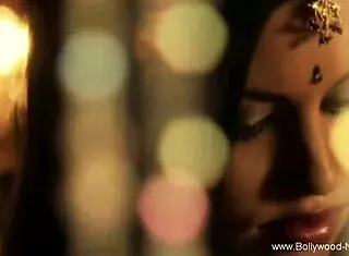 bollywood babe enjoys dirty exhibition moments