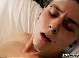 Вау! Гей twink Nico принимает глубоко в дикой домашней видеозаписи!