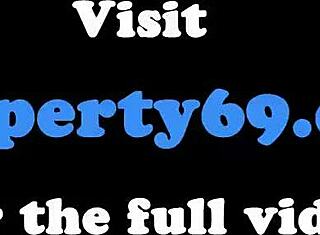 अरे, देखो इस पियर्स्ड रियल्टर को सोफे पर डॉगी स्टाइल चोदा जाता है थप्पड़ मारते हुए?