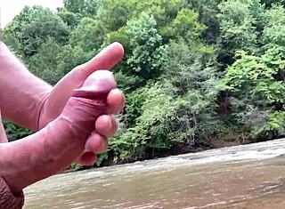 Tilbake ved elven for et vilt solo eventyr i naturens favn