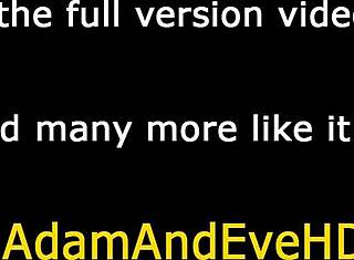 ब्लॉन्ड लेस्बो स्टॉकिंग्स में वाइल्ड हो जाती है