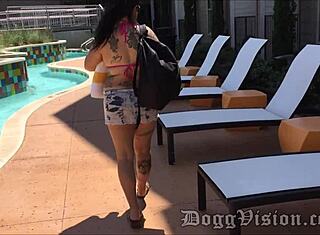 كريمبي شرجي لميلف بساقين مشعرتين في أفعال عنيفة