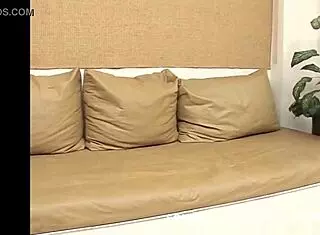 doidinha strips for anal and oral pleasure