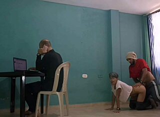 계모가 의붓아들을 개새끼자세로 박고, 머프 다이브하고, 친구가 컴퓨터 할 때 사정받아