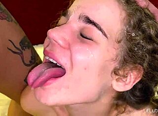 Giovane Sabrina Spice Prende Due Cazze Grossi in Primo Trio Doppio Penetramento