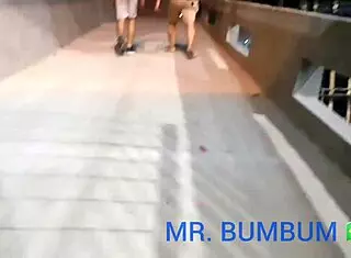 ¡Novinho Devora a MrBumbumBrasil en Acción Callejera Pública Ahora!