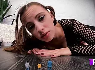 ashlynn taylor loves swallowing with step-brother and friends