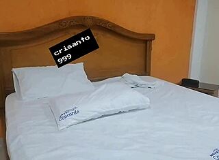 Saya dapat hadiah rimjob dari pelacur matang itu semasa bercuti