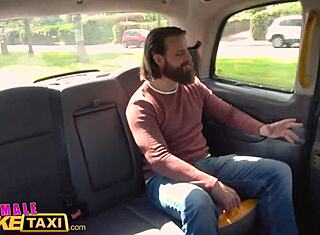 女假出租司机跳疗和瘾君子车震狂干