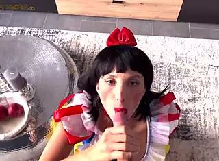 Hanna Secret in Snow White cosplay gets cumshot