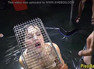 Hej, máš rád sledovat, jak tahle děvka žere čůrat?