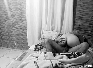 휴가 때 전 애인과 많이 물어뜯음 컷 씬들