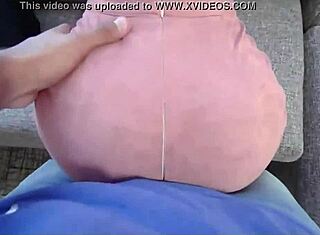 Vroča mačeha mi pomaga... ups, mislil sem sinčka!